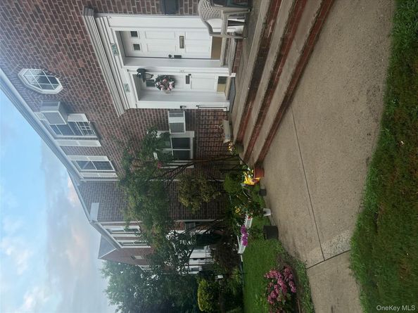 264-31 Langston Avenue 2nd Fl., Glen Oaks NY 11004