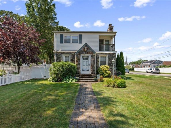 1016 Tyrus Court, Merrick NY 11566