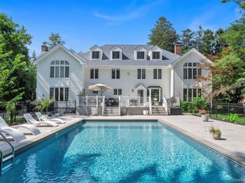304 Syosset Woodbury Road