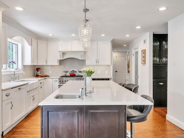 304 Syosset Woodbury Road, Woodbury NY 11797