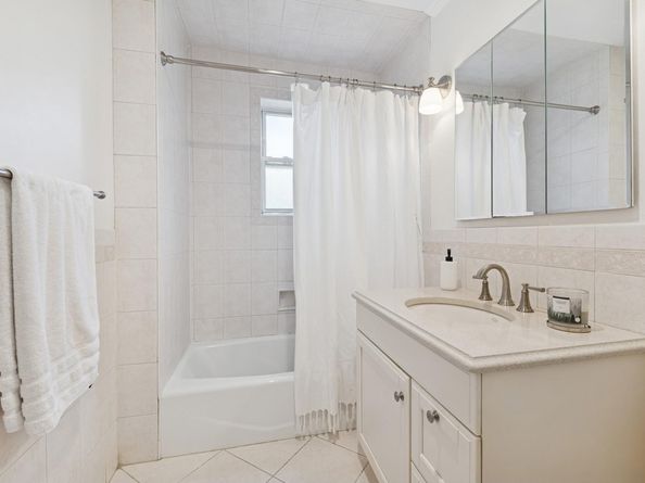 102 S Village Avenue 3A, Rockville Centre NY 11570