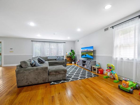 253-12 58 Avenue, Little Neck NY 11362