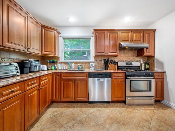 253-12 58 Avenue, Little Neck NY 11362