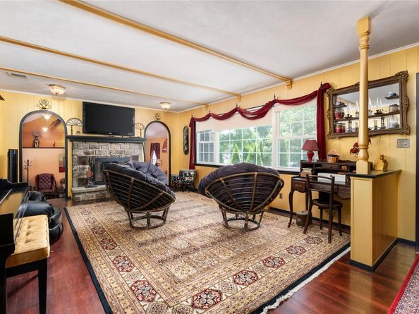 11 Quaker Path, Stony Brook NY 11790
