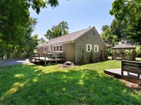 11 Quaker Path, Stony Brook NY 11790