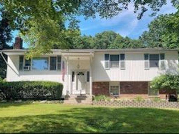 42 Noahs Path, Rocky Point NY 11778