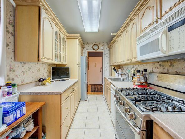 210-15 23rd Avenue 3C, Bayside NY 11360