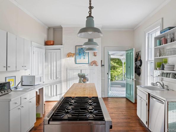 5 N Menantic Road, Shelter Island NY 11964