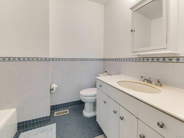 5 N Menantic Road, Shelter Island NY 11964