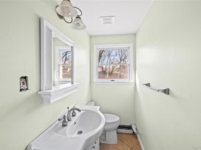 4 Vale Court, Mount Sinai NY 11766