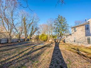 4 Vale Court, Mount Sinai NY 11766