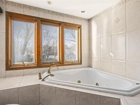 4 Vale Court, Mount Sinai NY 11766
