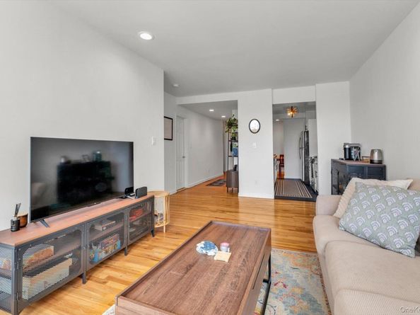 25 W Broadway 207, Long Beach NY 11561