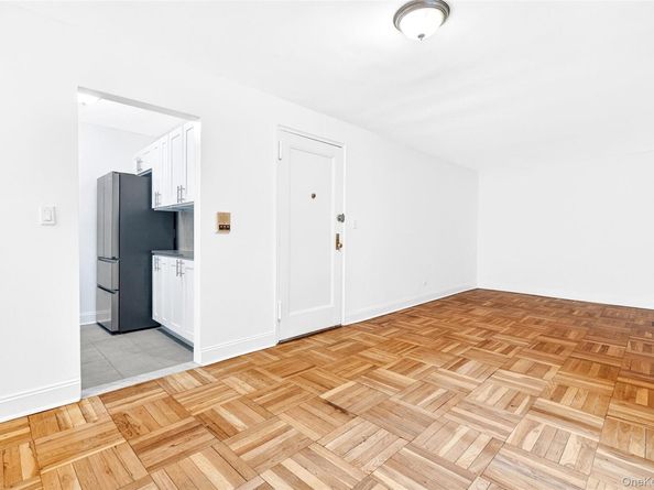 2244 Bronx Park E 1C, Bronx NY 10467