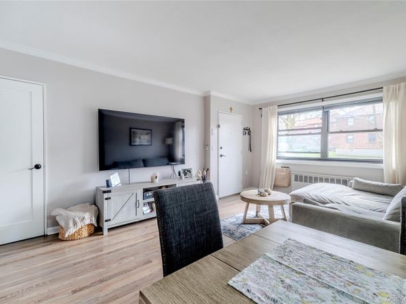 57-69 246th Crescent A3, Douglaston NY 11362