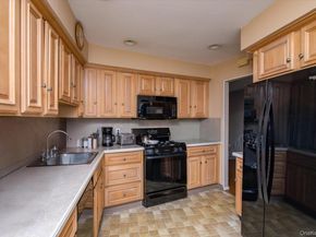 42 Netto Lane, Plainview NY 11803