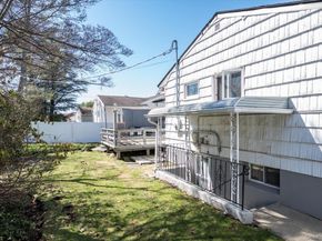 42 Netto Lane, Plainview NY 11803