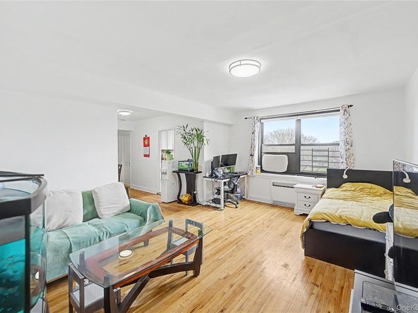 7345 210th Street 6D, Oakland Gardens NY 11364