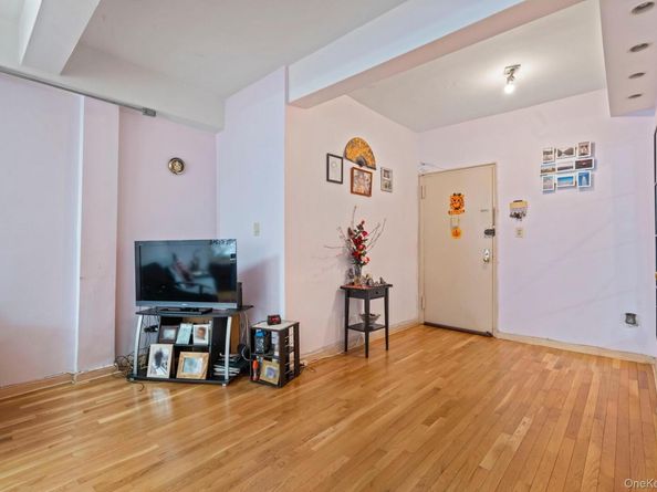 139-15 83rd Avenue 117, Briarwood NY 11435