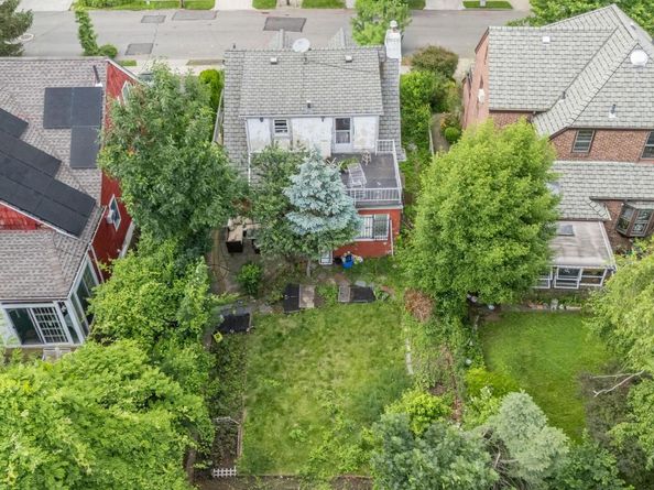 85-24 Eton Street, Jamaica Estates NY 11432