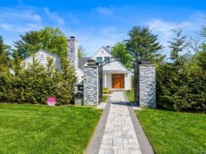 1 Strawberry Lane, Roslyn Heights NY 11577