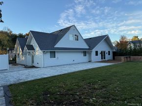 1 Strawberry Lane, Roslyn Heights NY 11577