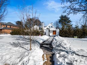 1 Strawberry Lane, Roslyn Heights NY 11577