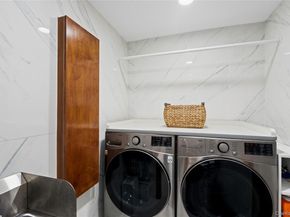 1 Strawberry Lane, Roslyn Heights NY 11577