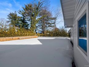 1 Strawberry Lane, Roslyn Heights NY 11577