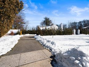 1 Strawberry Lane, Roslyn Heights NY 11577