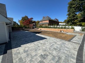 1 Strawberry Lane, Roslyn Heights NY 11577