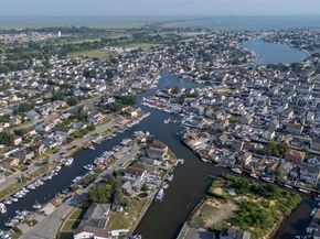 2436 Hempstead Lane, Wantagh NY 11793