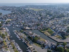 2436 Hempstead Lane, Wantagh NY 11793