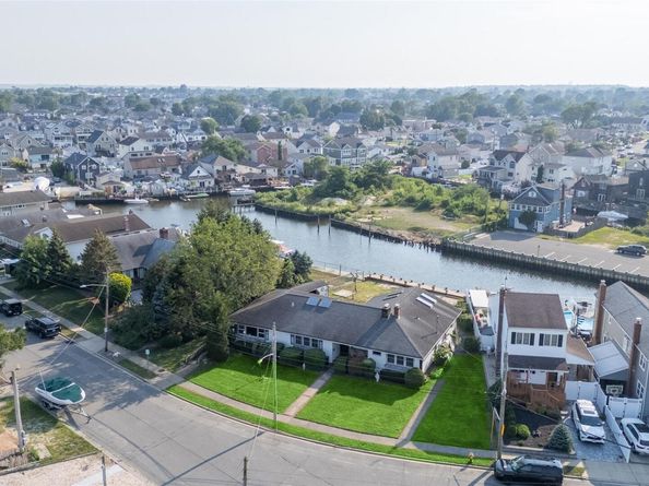 2436 Hempstead Lane, Wantagh NY 11793