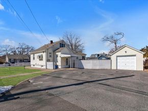 117 Avenue B, West Babylon NY 11704