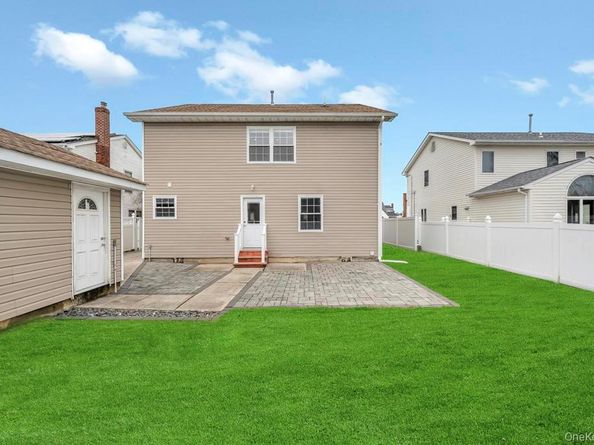 25 Virginia Avenue, Plainview NY 11803