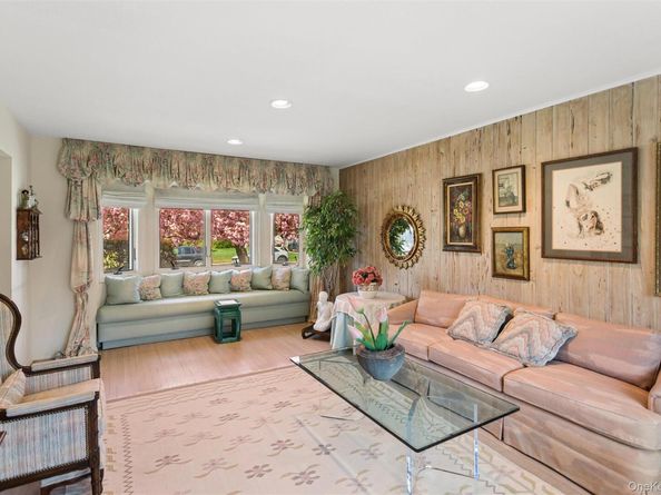 49 Saratoga Drive, Jericho NY 11753
