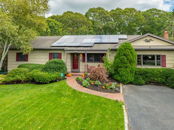 254 Meeting House Creek Road, Aquebogue NY 11901