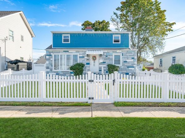 11 Overton Street, Freeport NY 11520