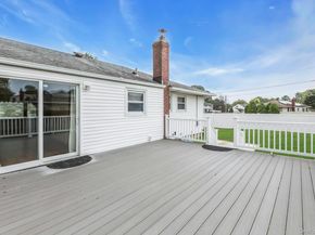 130 Matthews Road, Oakdale NY 11769