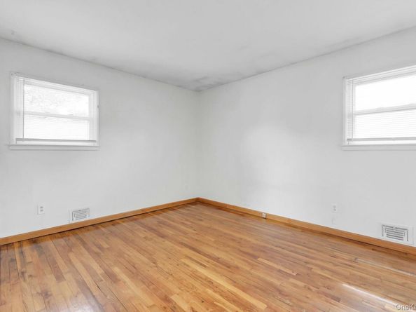 130 Matthews Road, Oakdale NY 11769