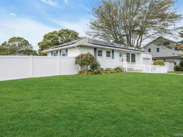 130 Matthews Road, Oakdale NY 11769