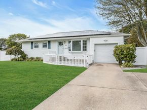 130 Matthews Road, Oakdale NY 11769
