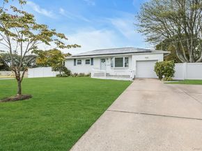 130 Matthews Road, Oakdale NY 11769