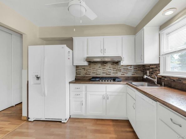 130 Matthews Road, Oakdale NY 11769