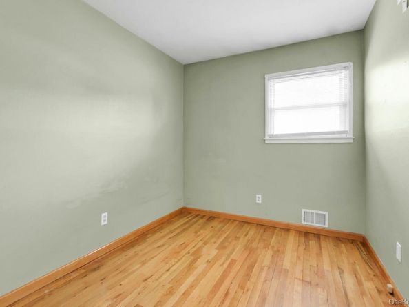 130 Matthews Road, Oakdale NY 11769