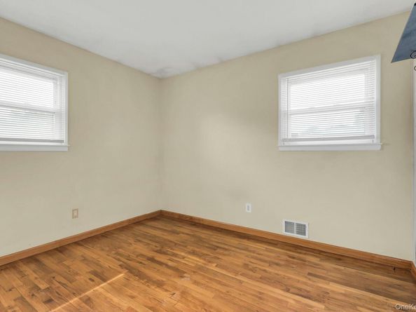 130 Matthews Road, Oakdale NY 11769
