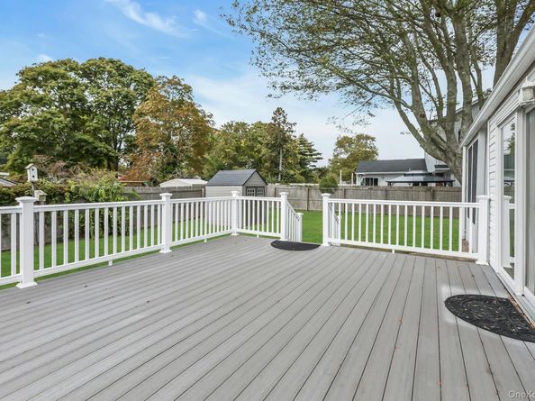130 Matthews Road, Oakdale NY 11769