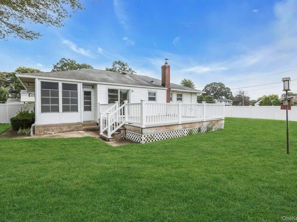 130 Matthews Road, Oakdale NY 11769