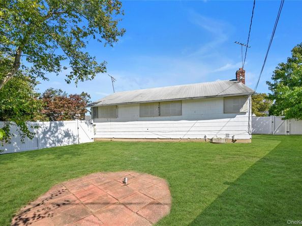 58 Amherst Lane, Hicksville NY 11801
